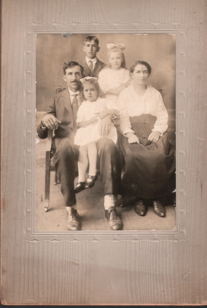 Joseph Eli Villeneuve, wife Anna Graton and family